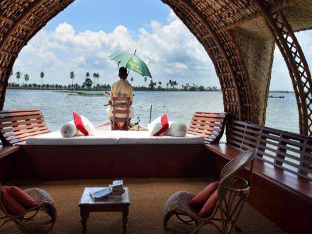 Hotel Marvel Cruise à Alappuzha Extérieur photo
