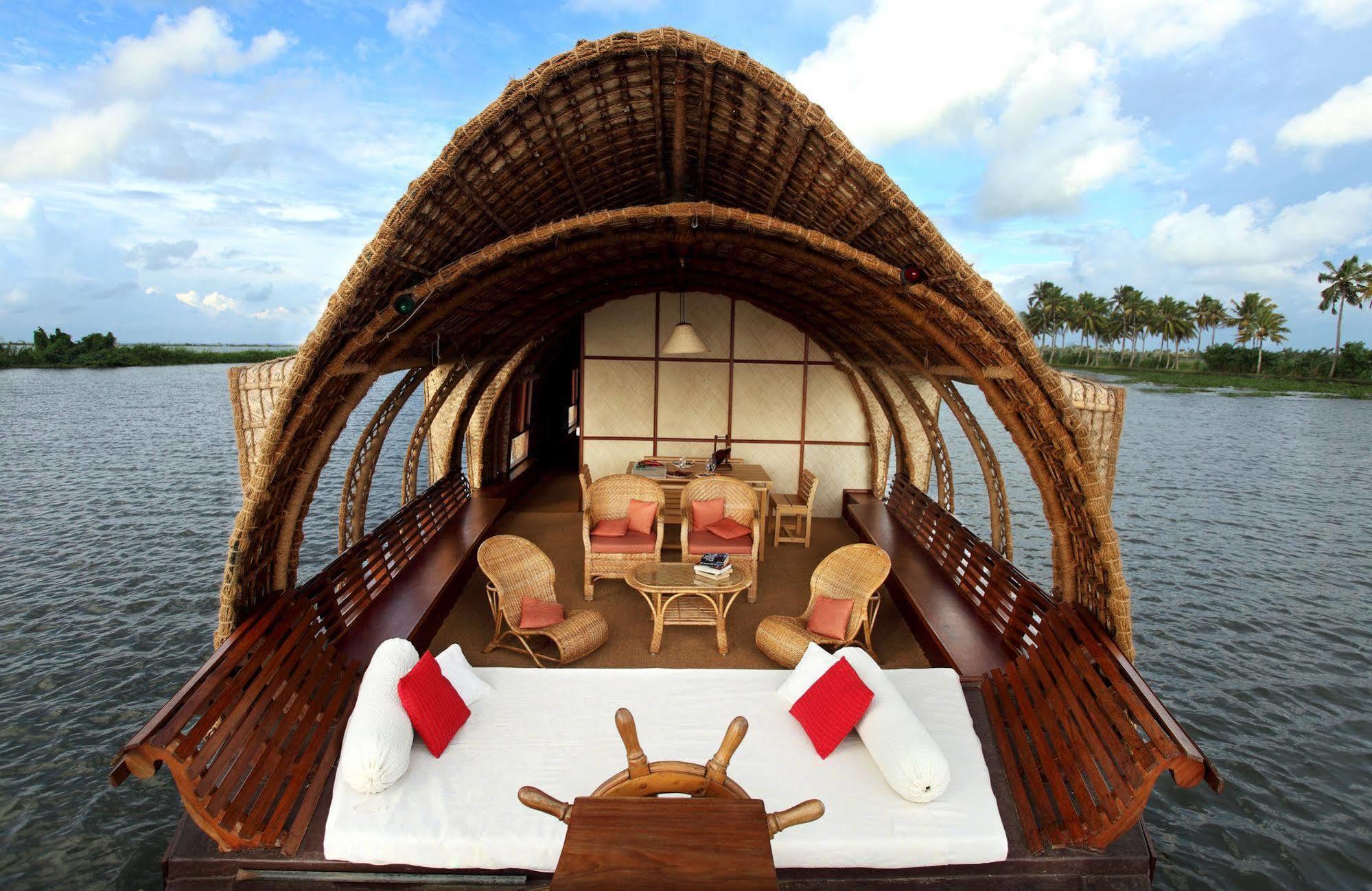 Hotel Marvel Cruise à Alappuzha Extérieur photo