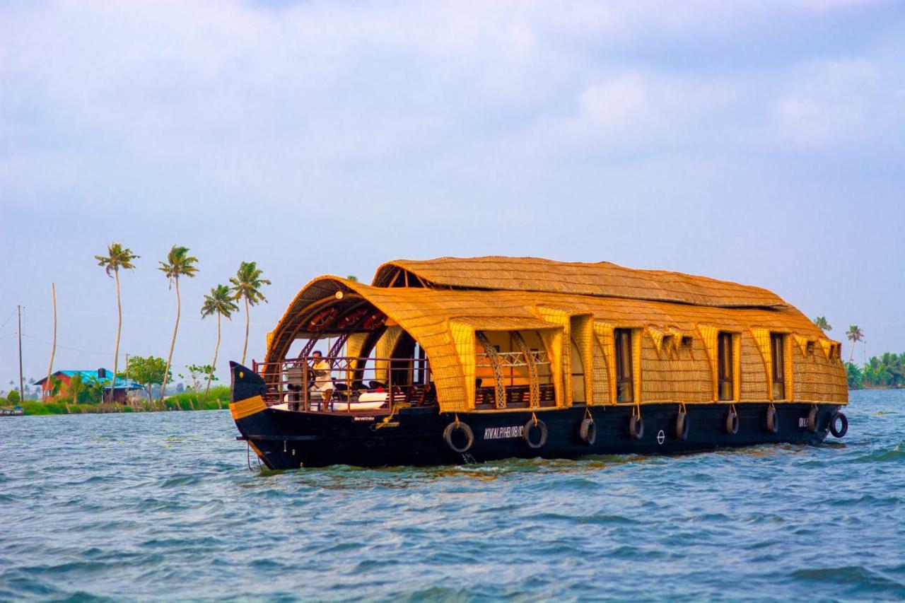 Hotel Marvel Cruise à Alappuzha Extérieur photo