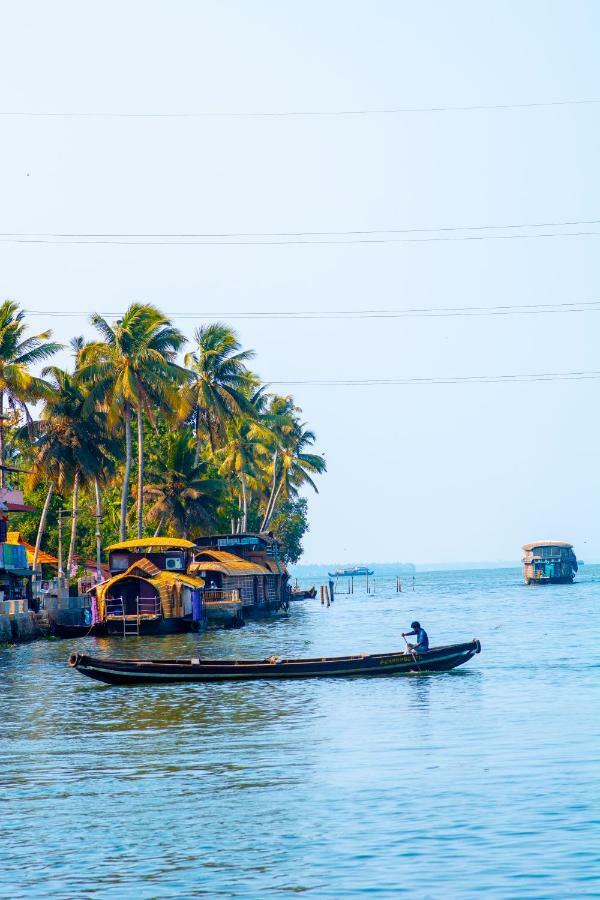 Hotel Marvel Cruise à Alappuzha Extérieur photo