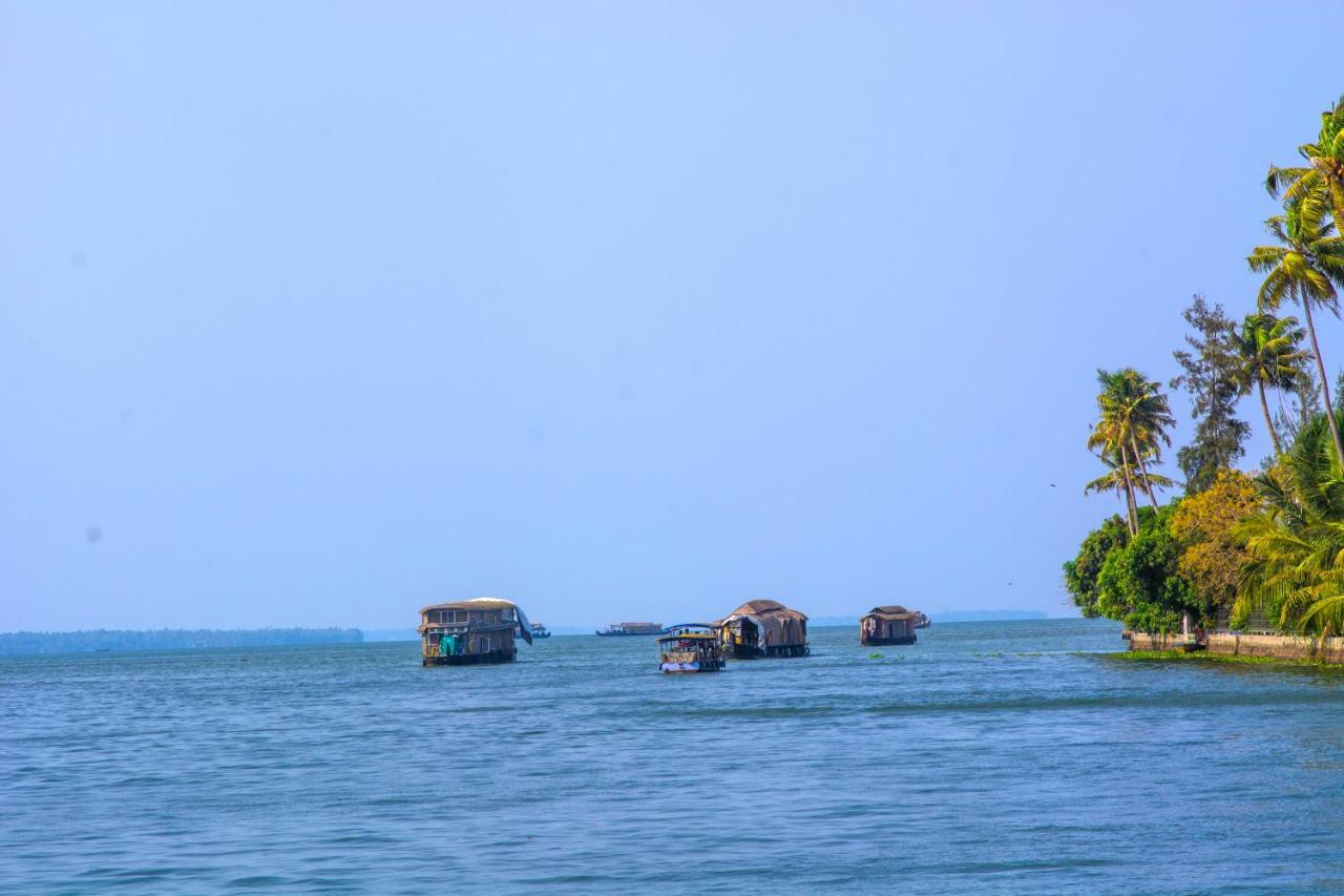 Hotel Marvel Cruise à Alappuzha Extérieur photo