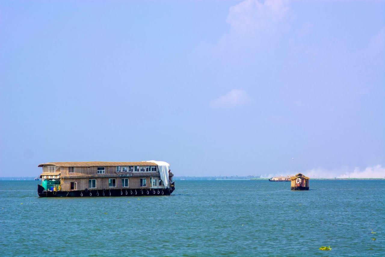 Hotel Marvel Cruise à Alappuzha Extérieur photo