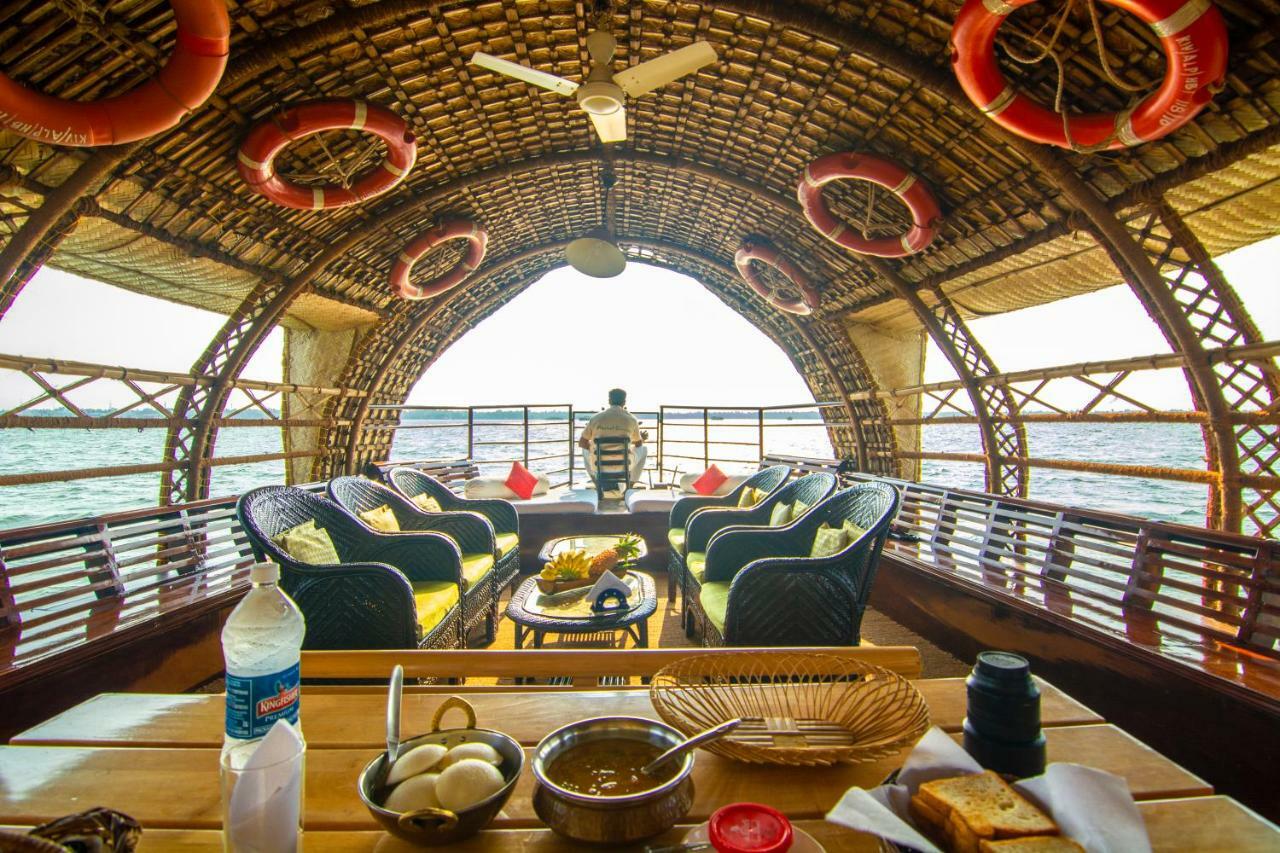 Hotel Marvel Cruise à Alappuzha Extérieur photo