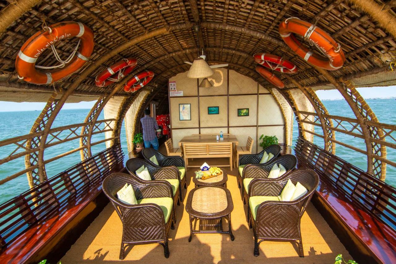 Hotel Marvel Cruise à Alappuzha Extérieur photo