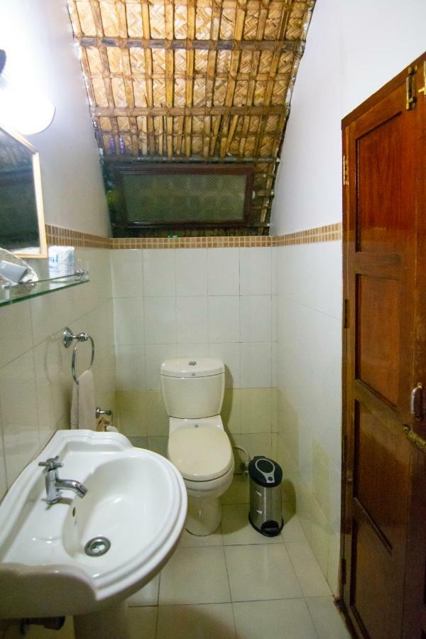 Hotel Marvel Cruise à Alappuzha Extérieur photo