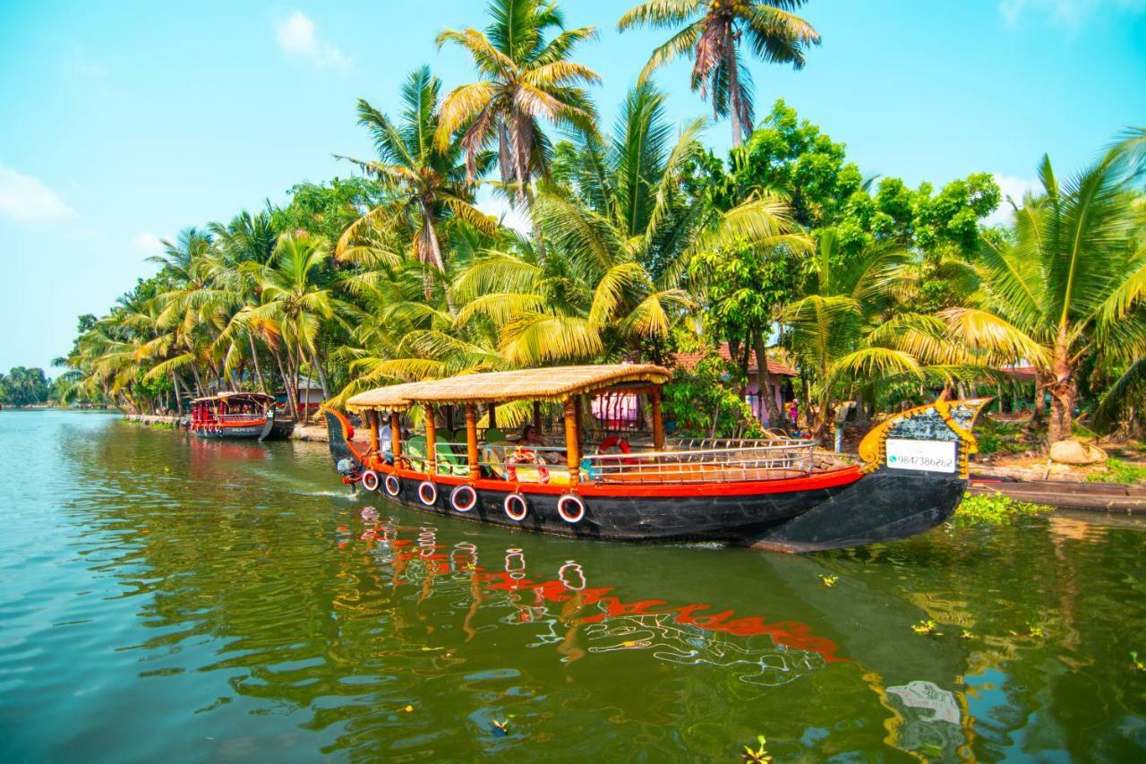 Hotel Marvel Cruise à Alappuzha Extérieur photo
