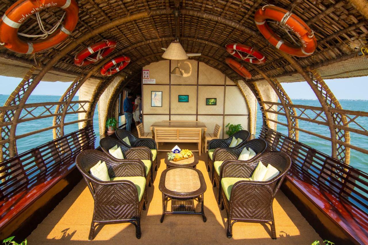 Hotel Marvel Cruise à Alappuzha Extérieur photo